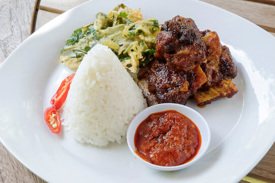 grilled ribs rice with spicy sauce