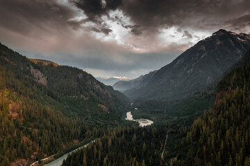 Fototapeta premium Sunset between mountains