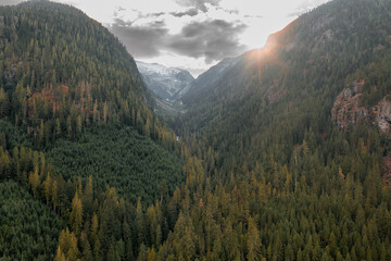 Fototapeta premium Sunset between mountains