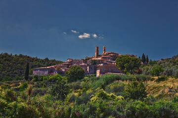 Fototapeta premium Tuscany rolling hills of and around Scrofiano small rural hill village landscape. Green farm fields. Italy 2023