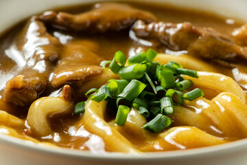 カレーうどん(牛肉入り)のアップ。
