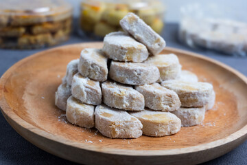 Kue Putri Salju are cute crescent shaped vanilla cookies with a crumbly, and covered in confectioners sugar. Indonesian dry cakes, for the celebration of Eid al-Fitr
