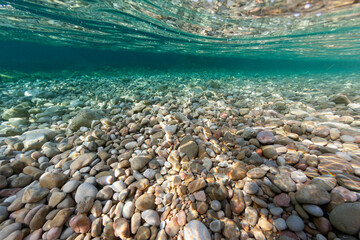 Obraz premium pebbles beach rocks colour depth stone underwater uw river sand minorca balear island spain wonderful crisp sharp