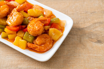 Stir-fried sweet and sour with fried shrimp
