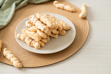 almonds meringue stick on plate