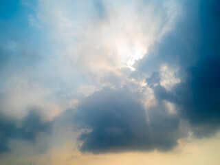 Fototapeta na wymiar 空に浮かぶ不思議な雲