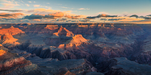 Fototapeta na wymiar Gorgeous Morning Clouds on the Grand Canyon, Grand Canyon National Park, Arizona