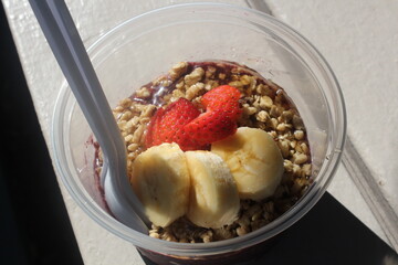 건강한 오트밀 딸기 바나나 요거트 간식