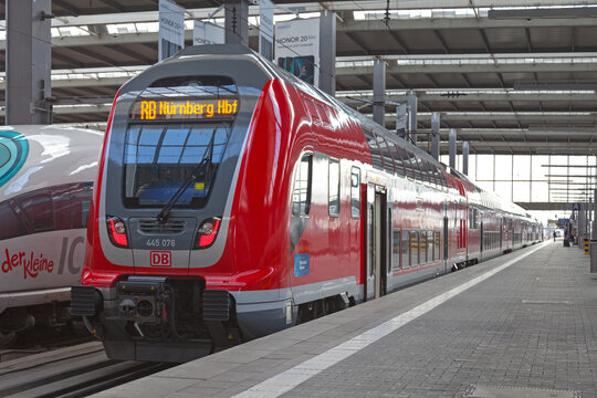 A DB-Baureihe 445 train at Munich main railway station
