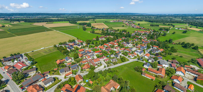 Ausblick auf Haiming zwischen Inn und Salzach in Oberbayern