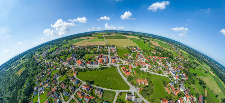 Ausblick auf Haiming zwischen Inn und Salzach in Oberbayern