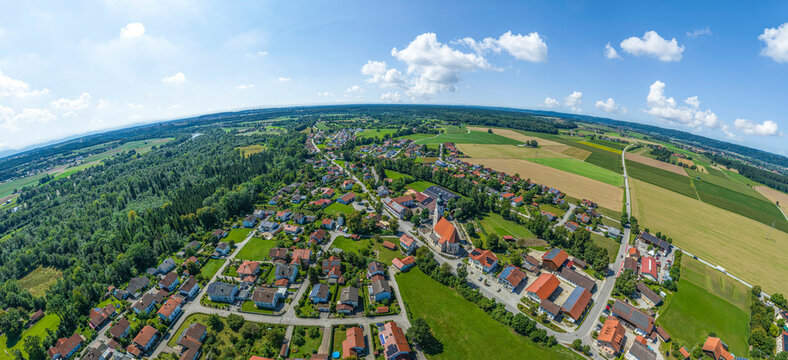 Die Gemeinde Haiming in Oberbayern von oben