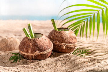 Fresh coconut milk in shell on an resort island. - obrazy, fototapety, plakaty