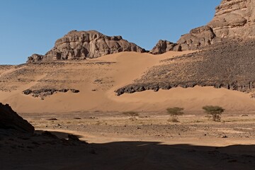 Fototapeta premium View of the Tadrart Rouge rocky mountain range in Tassili n Ajjer National Park. Sahara desert, Algeria, Africa.