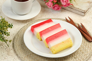 Strawberry layered pudding or Pudding lapis strawberry