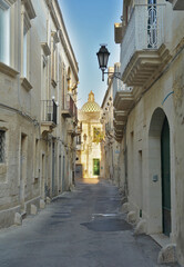 Fototapeta na wymiar Narrow streets of the Italian city of Lecce