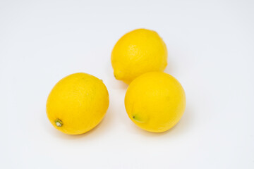 新鮮な黄色いレモン