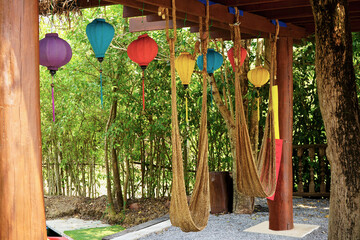 Decorate the coffee shop with water hyacinth hammocks and beautiful colorful lanterns.  