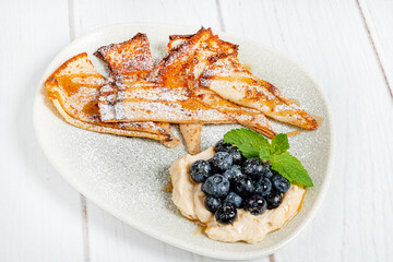 pancakes with blueberries and cream