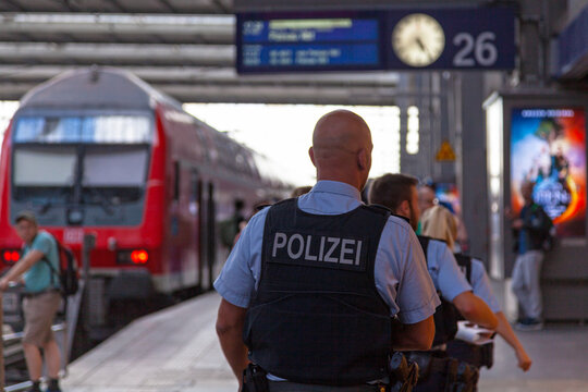 Police officers at the Munich main railway station