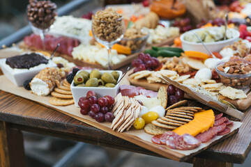 Delicious charcuterie board for outdoor party.