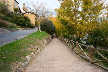 Fototapeta na wymiar Walking area along the Ebro River