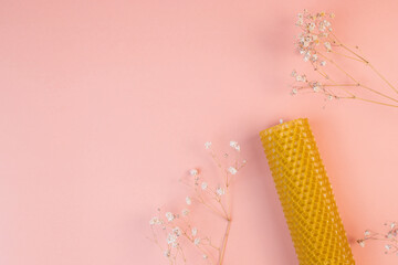 Honey candle with flowers on pink background close up, tender, spring - obrazy, fototapety, plakaty