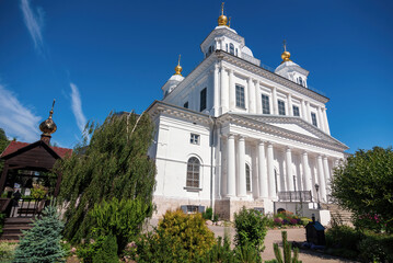 Fototapeta na wymiar Kazan Cathedral in Yaroslavl, the Golden Ring of Russia.