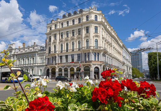 City architecture, Intersection of Boulevard Raina