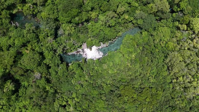 Bonito MS Capital do ecoturismo brasileiro, &aacute;guas cristalinas vista do alto, com regi&atilde;o de &aacute;rvores e mata do tipo da mata atl&acirc;ntica brasileira, Mato grosso do Sul, turismo, paisagem