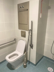 CUARTO DE BAÑO MINUSVÁLIDOS HOSPITAL 2024