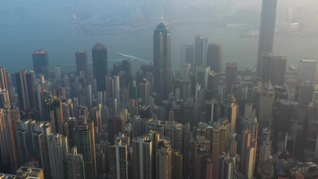 ヴィクトリアピークからの香港の全景空撮