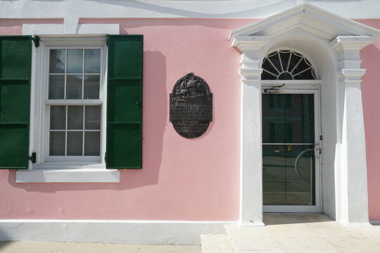 Nassau, Bahamas 12 03 2023: Commemorative Plaque On The Pink Building Of House Of Assembly In Colonial Architect Style Situated In Parliament Square And Is Popular Attraction In Downtown Nassau.