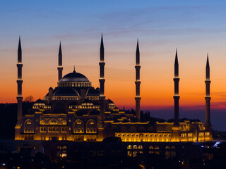 Fototapeta na wymiar Mosque in Sunset Drone Photo, Camlica Mosque Uskudar, Istanbul Turkiye (Turkey)
