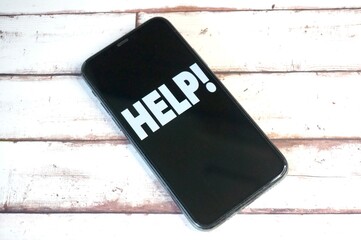 HELP!とと表示されているスマホ 