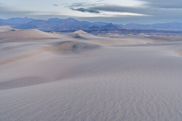 Fototapeta na wymiar Sand dunes in the desert of Death Valley