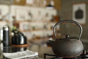 鉄瓶でお湯を沸かしているとこと