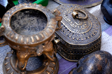 22 December 2023, Pune, Indian Street vendors sell old antique items on Busy roads and places during Local Fair.