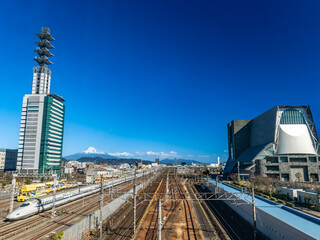 静岡県静岡市にあるJR東静岡駅から新幹線と富士山の眺望