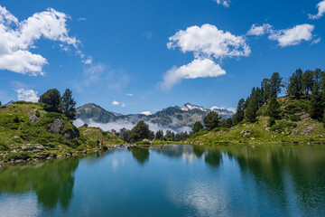 Fototapeta na wymiar Lower Lake of Bastan during a sunny afternoon. mountain lake in the French Pyrenees mountain