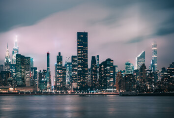 Obraz premium east Manhattan New York city skyline at night