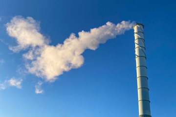 Pollution urbaine,fumée,cheminée,air,air pur,pollution,ville,particules,usine,industrie,C02,gaz,émission, émission de particules,maladie,santé,ciel,bleu,gros plan,personne,urbain,urbaine,problème,