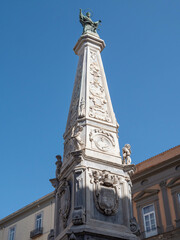Obraz premium Obelisk der unbefleckten Empfängnis , Barocksäule in Neapel, Italien, 