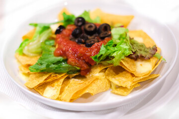 ナチョスにサルサソース