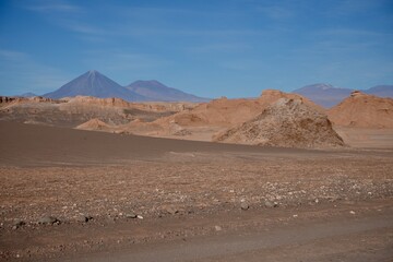 Fototapeta na wymiar Sandy Rocky scenery in The Valley of The Moon (‎⁨Valle De La Luna) ⁩, ⁨San Pedro de Atacama⁩, ⁨Chile.⁩