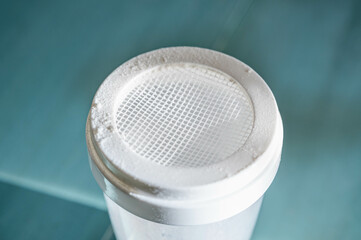 粉ふるい付きストッカー