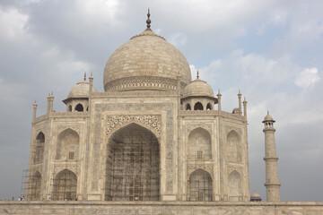 Fototapeta na wymiar India Agra Taj Mahal on a cloudy winter day