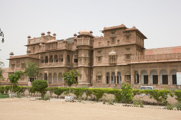 Obraz premium India Bikaner Palace on a sunny autumn day.