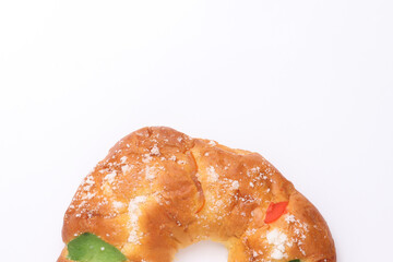 Roscón de Reyes en fondo blanco
