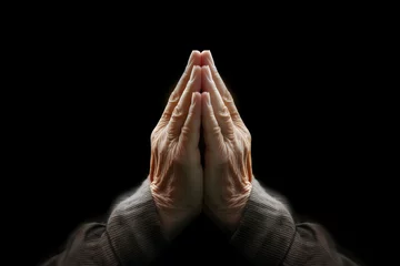 Photo sur Aluminium Vielles portes elderly persons hands praying